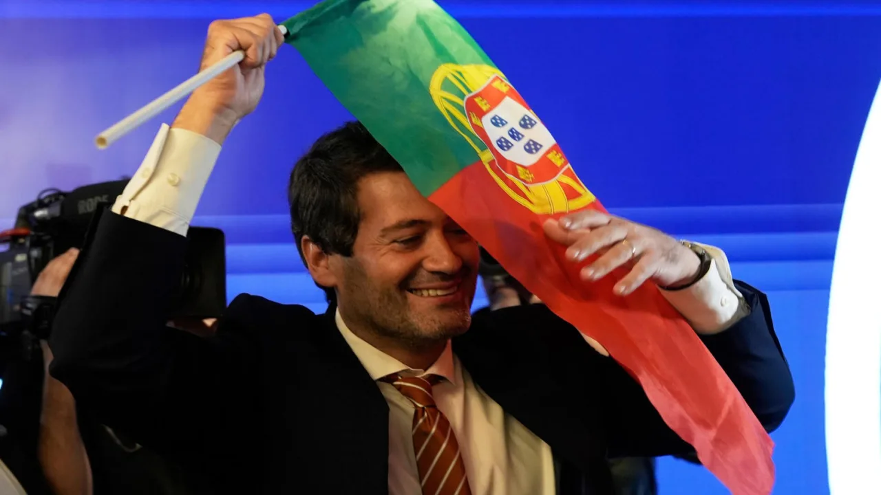 André Ventura demonstra apoio a Flávio Bolsonaro na reta final do segundo turno