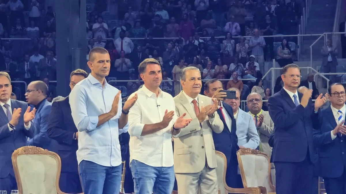 BASTIDORES EM WASHINGTON ACOMPANHAM POSSÍVEIS OBSTÁCULOS JUDICIAIS A FLÁVIO BOLSONARO CASO VENÇA...