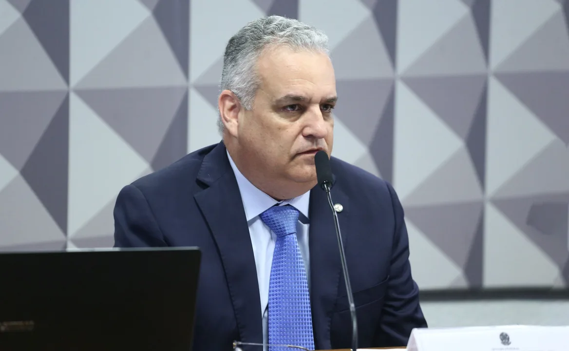 FLÁVIO ENTREGA AO TSE PROVAS DE QUE EXÉRCITO DO LULA É CONTROLADO POR JANONES E PELO PRÓPRIO LULA
