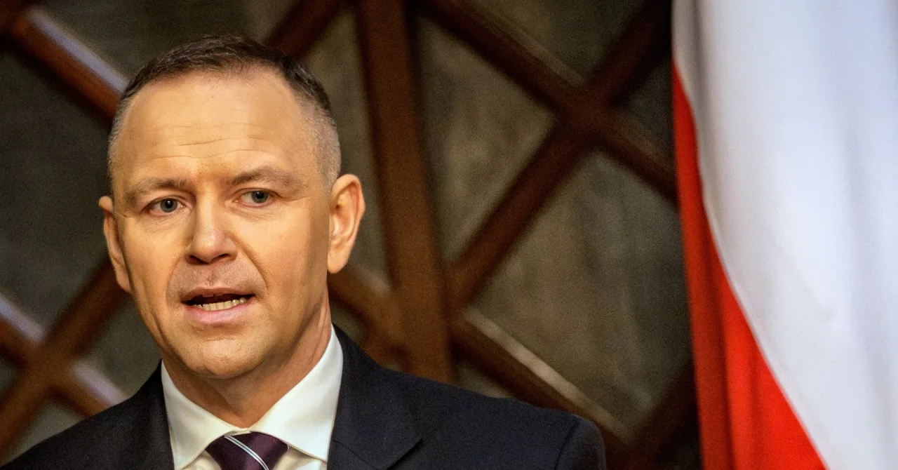 Oposição na Polônia acusa Tusk de golpe após mobilização policial no Tribunal Constitucional