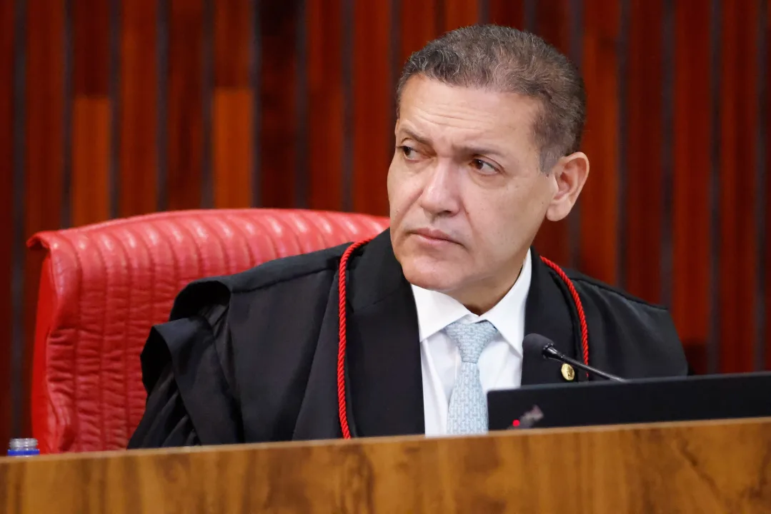 FLORIANO DETERMINA QUE NUNES MARQUES NÃO DERRUBE CANAL EXÉRCITO DO LULA