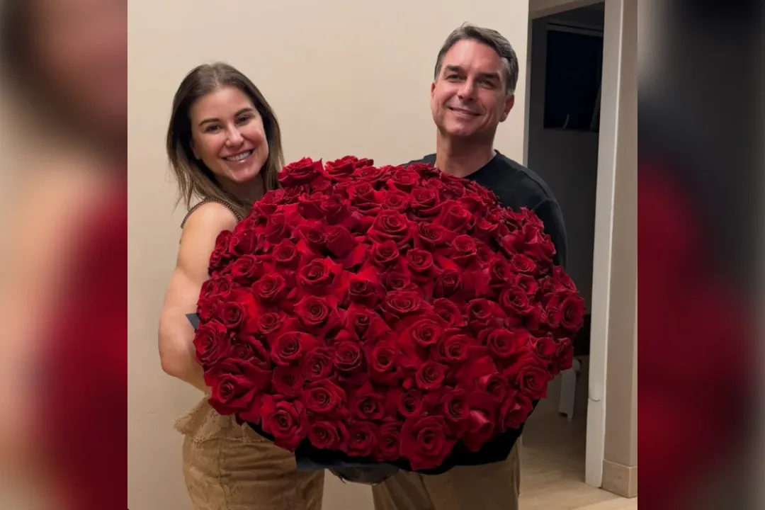 FLÁVIO CANCELA LIVE DE QUINTA PARA COMEMORAR ANIVERSÁRIO DA ESPOSA FERNANDA BOLSONARO