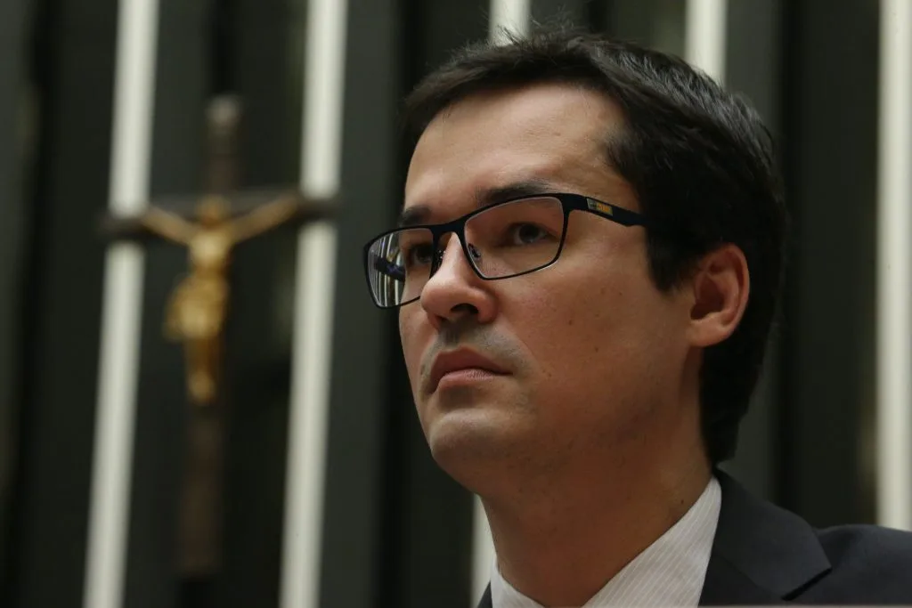 DELTAN DALLAGNOL DIZ QUE EQUIPE DE LULA FEZ “GRANDE ESTELIONATO” SOBRE SIGILOS NO TSE