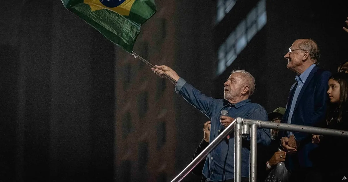 Bolsa aciona circuit breaker e dólar dispara após reeleição de Lula