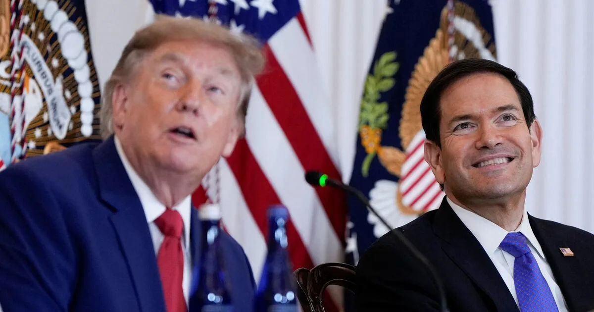 Opinião: Trump adota tom moderado nas câmeras enquanto Rubio conduz linha dura nos bastidores