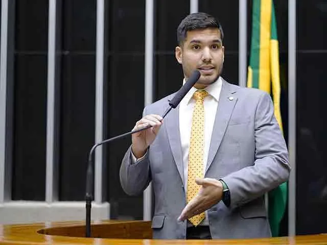 André Fernandes registra BO após oferta de R$ 100 por facada em grupo “Nós com Lula”
