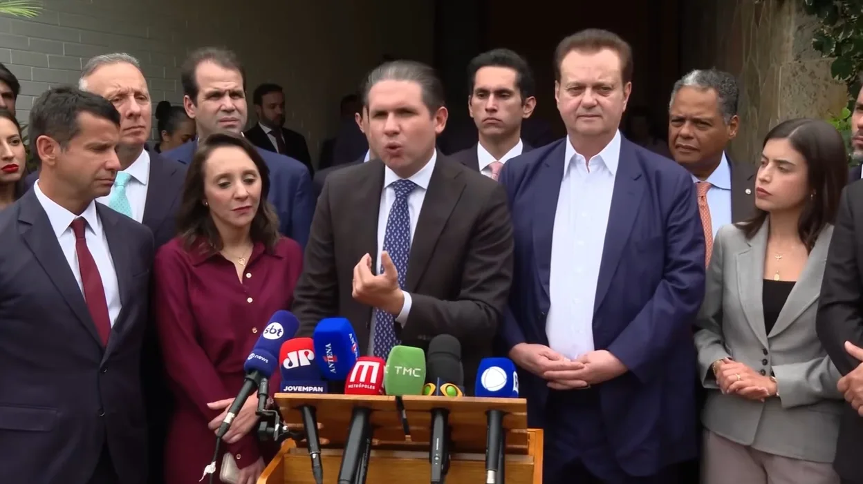Hugo Motta articula voto distrital misto e por que a mudança prejudica a direita