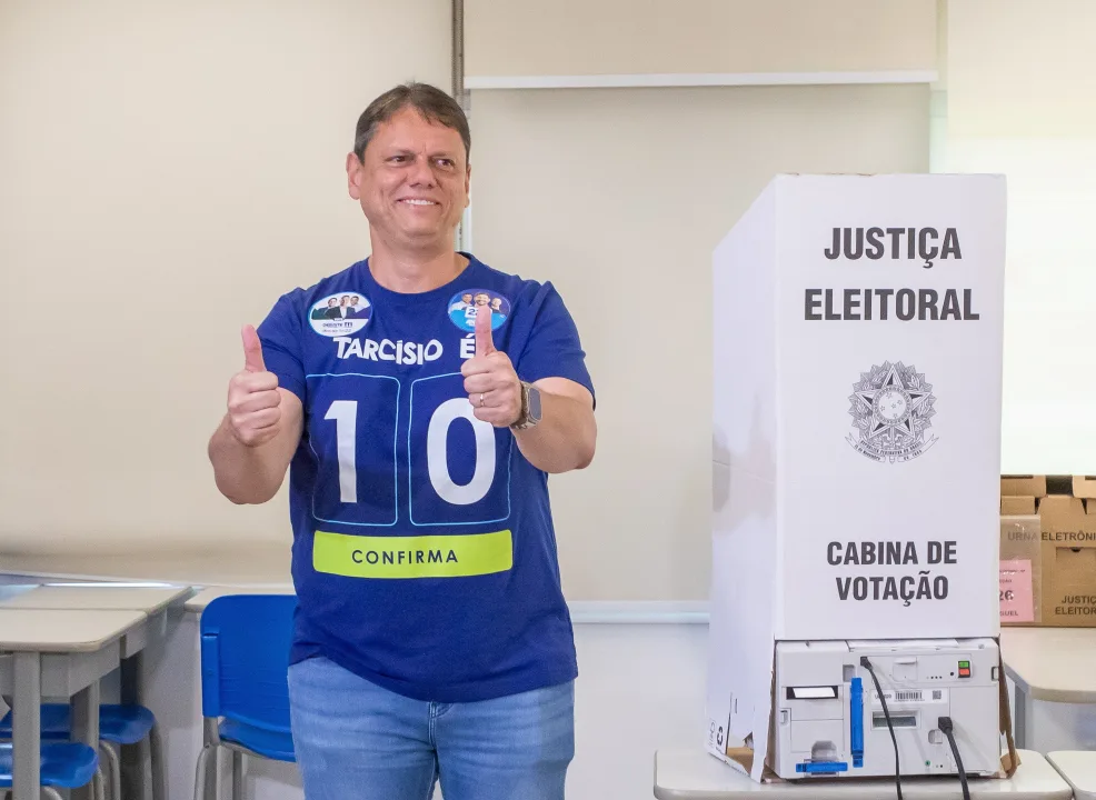 Tarcísio sofre ataques de bolsonaristas após reconhecer resultado e sinalizar 2030; aliados rebatem