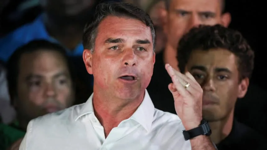 Roseann Kennedy diz que Moraes dobrou a aposta contra o bolsonarismo ao apreender passaportes de...