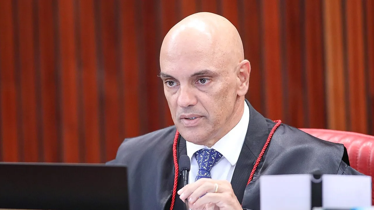 O ministro Alexandre de Moraes em sessão do TSE, em fevereiro de 2023, foto de arquivo (Foto: Antonio Augusto/Secom/TSE, domínio público, via Wikimedia Commons)