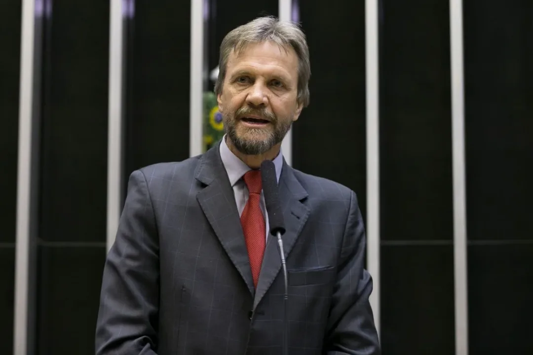 Bancada do PT propõe prisão de até seis anos por discriminação política no trabalho