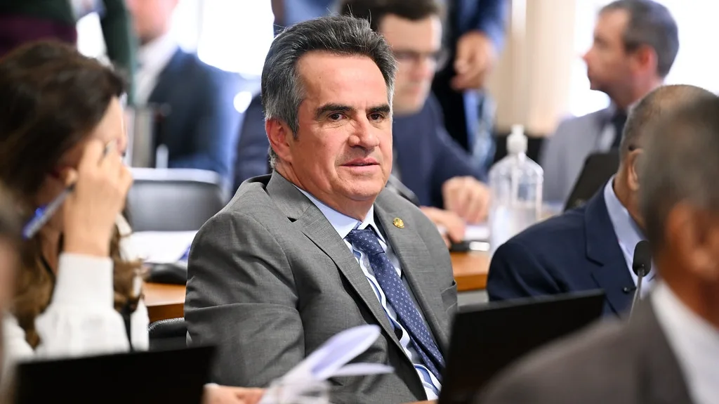 Especulações apontam Ciro Nogueira como possível informante de Flávio ao STF