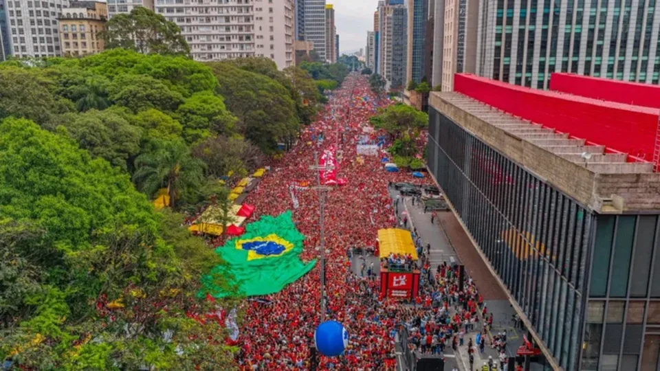 UNE convoca ato na Paulista no dia 1º de novembro contra Flávio Bolsonaro