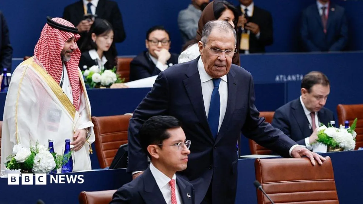 Europeus recusam posar com Lavrov no G20 e EUA cancelam foto oficial; chanceler russo fica ao lad...